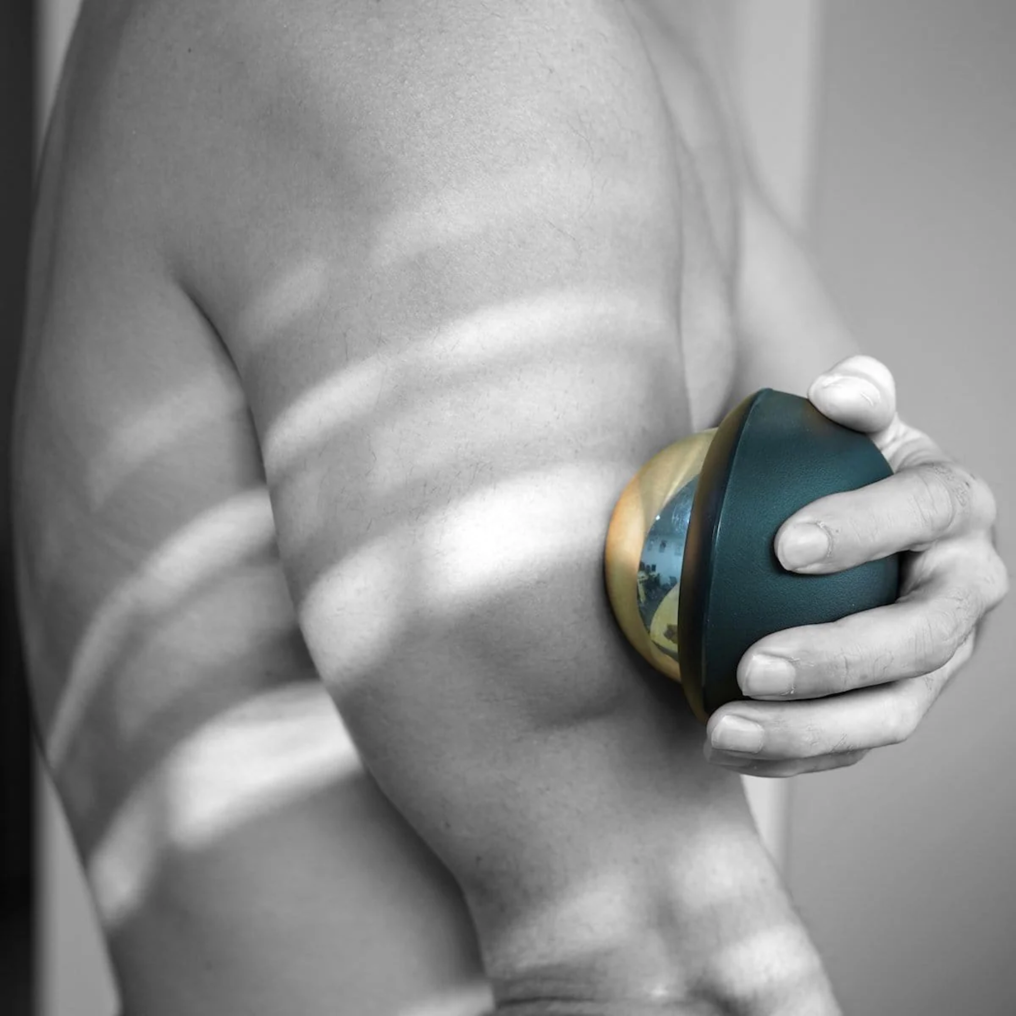 Dot - 2 in 1 massage ball - Ø 8 cm - Jolt