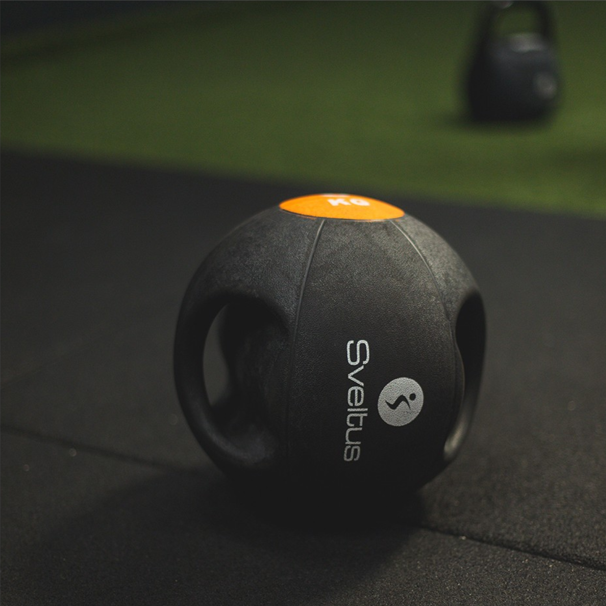 Rubber Medicine Ball with Handles - Ø 23/27 cm - Various Weights - Sveltus