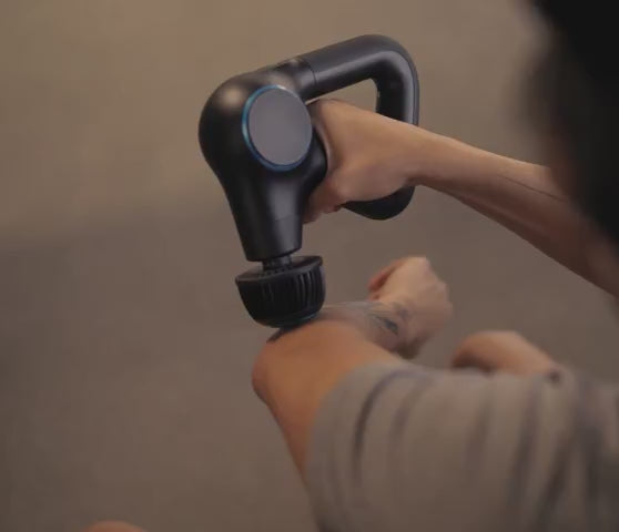 Load video: Embout Cold Plus pour pistolet de massage - Therabody